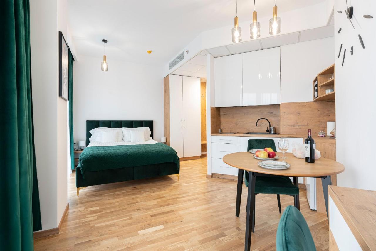 Apartamenty Wola Tower Warschau Exterior foto