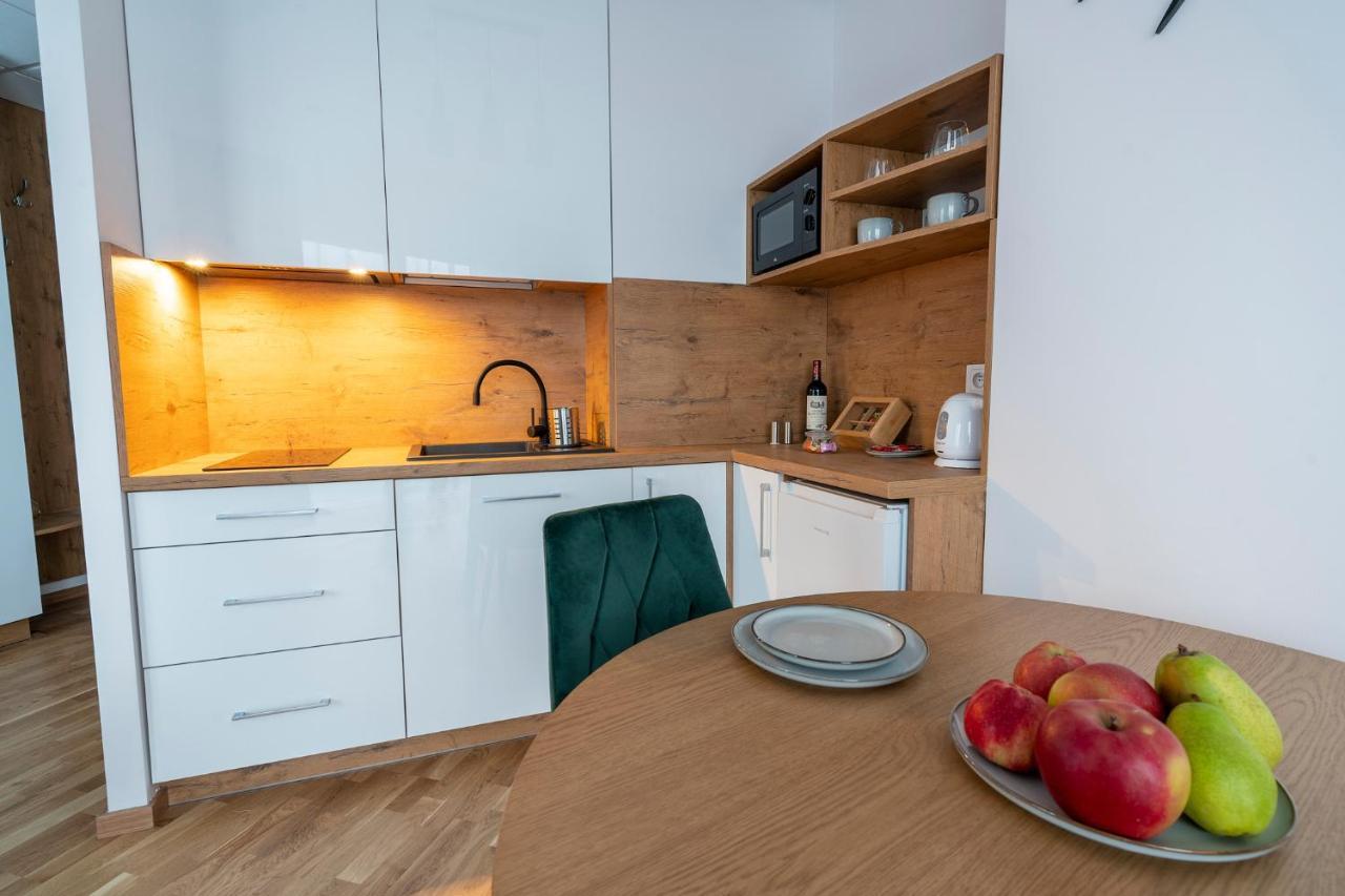 Apartamenty Wola Tower Warschau Exterior foto