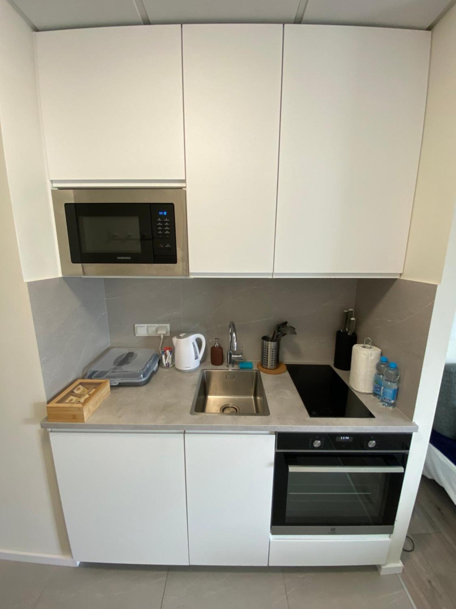 Apartamenty Wola Tower Warschau Exterior foto