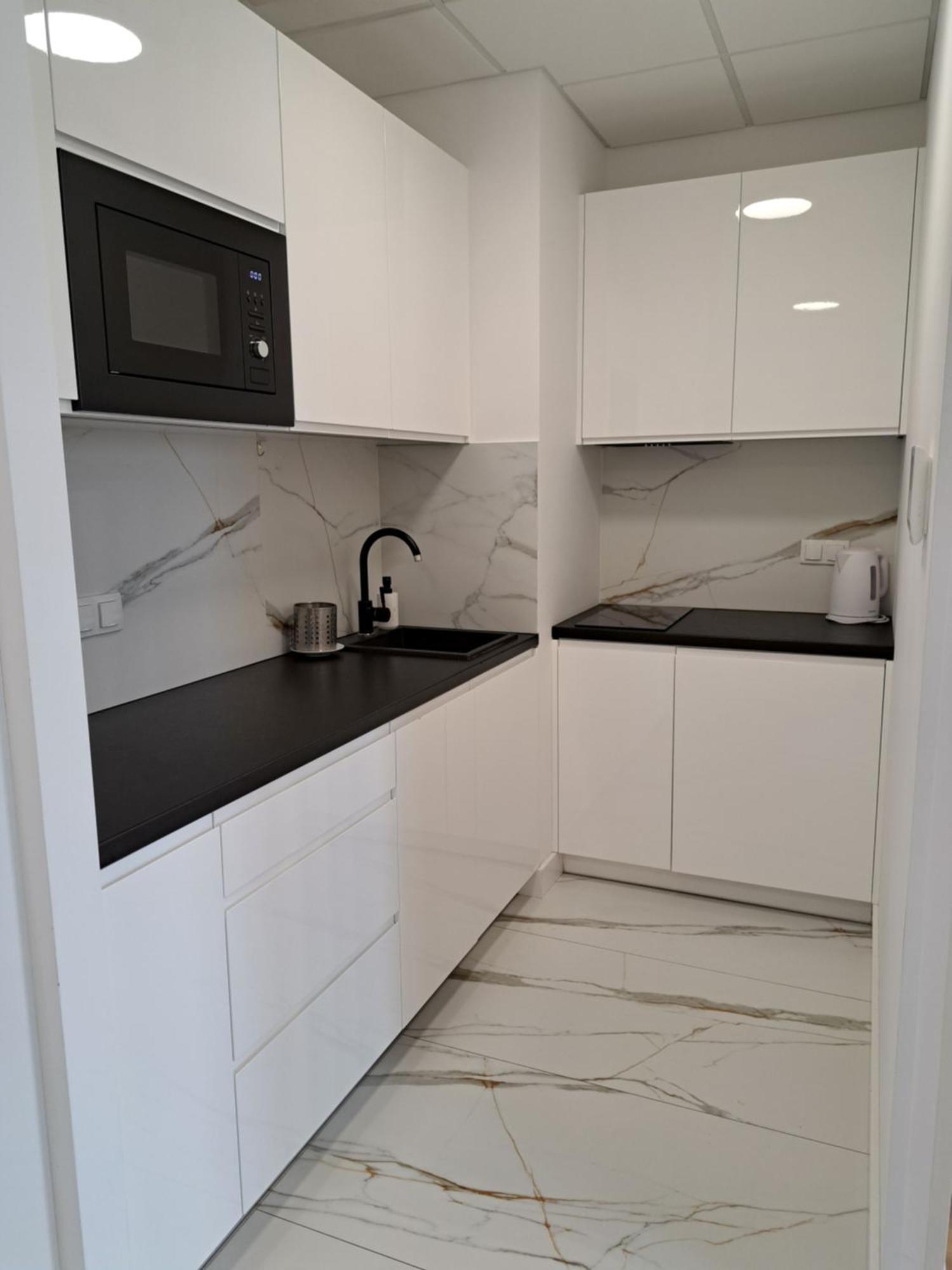 Apartamenty Wola Tower Warschau Exterior foto