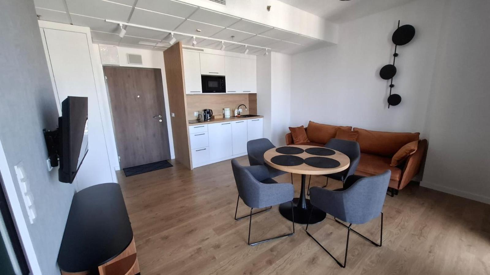 Apartamenty Wola Tower Warschau Exterior foto